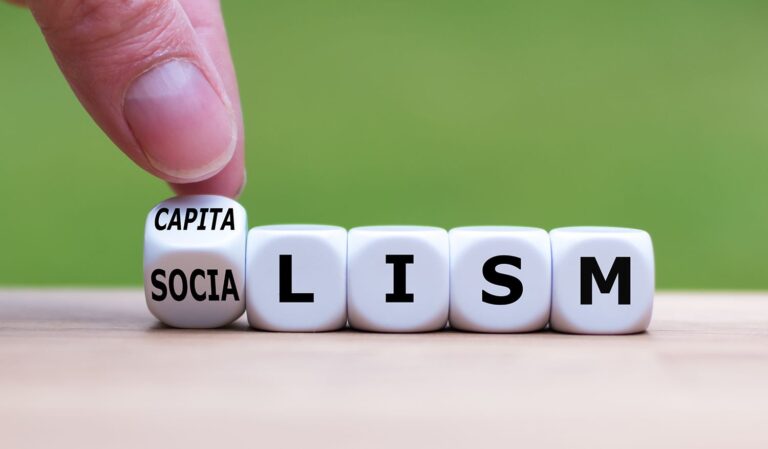 ROMÂNIA ÎN DOUĂ DEMOCRAŢII