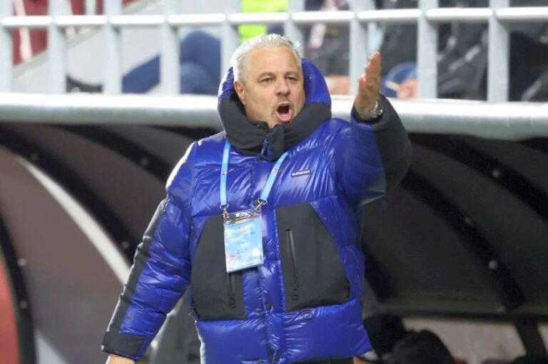 Șumudică, nervos pe conducerea Rapidului după înfrângerea cu Sepsi: „Suntem singura echipă care face asta, n-am văzut așa ceva în viața mea”