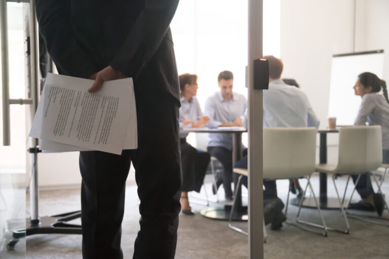 Ce documente justificative au școlile de arhivat pentru profesorii și angajații care au primit anul trecut prima de carieră didactică de 1.500 de lei și prima profesională de 500 de lei – precizările Ministerului Investițiilor și Proiectelor Europene