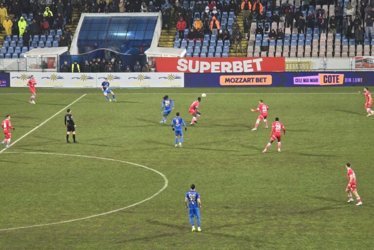 live                    Gloria Buzău – Dinamo se joacă ACUM » Primele situații de gol le-au aparținut gazdelor