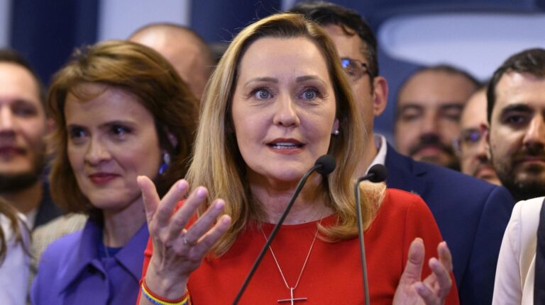 Elena Lasconi spune că Marcel Ciolacu poate fi premier, dacă ea câștigă alegerile prezidențiale