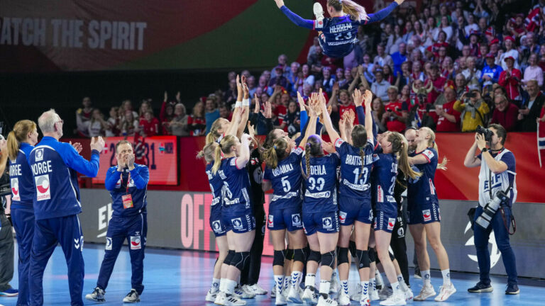 Handbal (f) / Fără surprize! Norvegia a spulberat Danemarca în finala Campionatului European