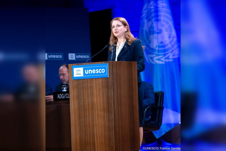Ligia Deca vrea să modifice legislația astfel încât ministrul să fie președintele Comisiei Naționale pentru UNESCO a României, după ce a făcut mai multe deplasări în străinătate în ultimul an, pe care le-a anunțat în această calitate, deși nu o avea, potrivit legislației – proiect de HG