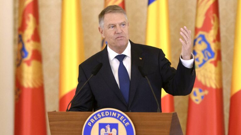 13 organizaţii civice i-au cerut preşedintelui Klaus Iohannis să desecretizeze informaţiile despre alegerile prezidențiale 2024 discutate în şedinţa CSAT