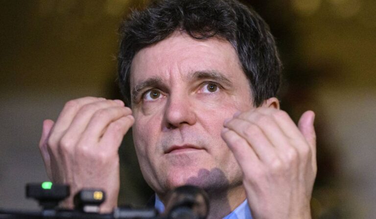 Nicușor Dan, despre posibila candidatura a lui Călin Georgescu la prezidențiale în 2025: „Ar fi absurd ca alegerile să fie anulate din cauza lui şi să candideze încă o dată”
