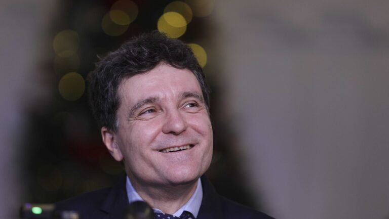 Prenumele lui se traduce „Little Nick”, scrie Politico despre Nicușor Dan și anunțul candidaturii la alegerile prezidențiale