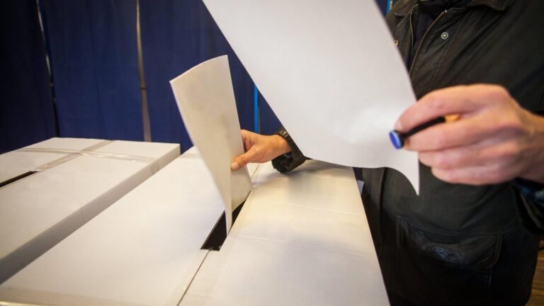 Presa străină reacționează la rezultatele exit-poll pentru alegerile parlamentare din România. Ascensiunea extremei drepte, preocuparea principală