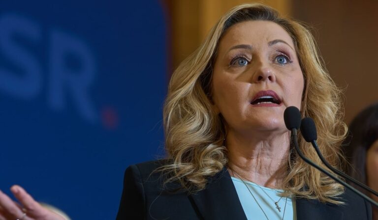 Elena Lasconi, după ce USR a fost exclus de PSD-PNL-UDMR din programul de guvernare: „Am aflat de la TV că nu mergem la negocieri. Liderii lor au spus presei că nu venim”