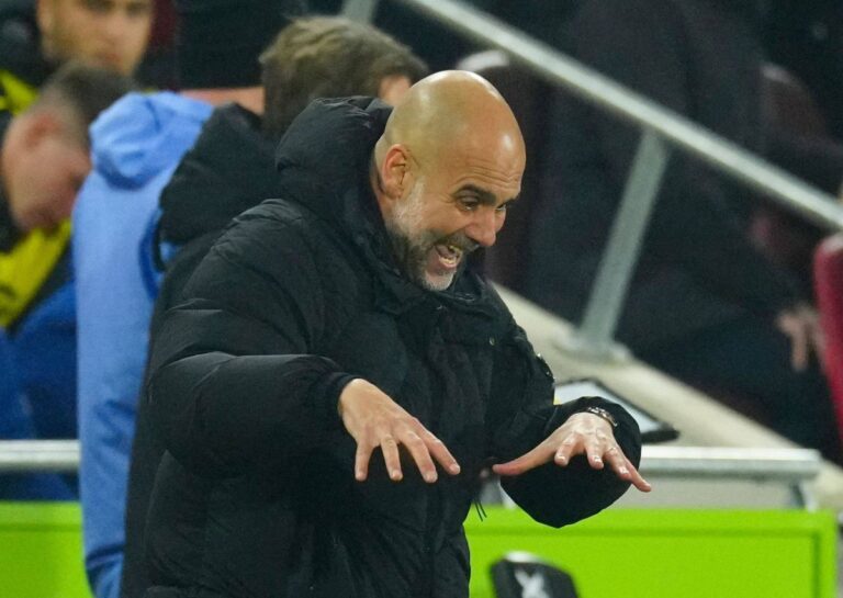 FOTO            Guardiola și-a provocat din nou răni la cap: „Nu știu dacă ei sunt fericiți să joace împotriva noastră”