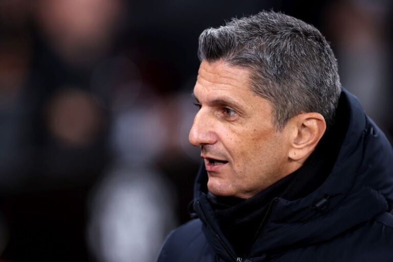 NEWS ALERT                    Suspendarea-mamut a lui Răzvan Lucescu a fost modificată drastic la apel