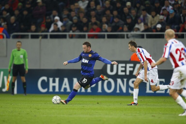 EXCLUSIV            A jucat contra lui Manchester United și a primit tricoul lui Wayne Rooney: „Trei condiții pentru FCSB”. Ce s-a ales de tricoul-suvenir + Duelul cu fotbalistul Ruben Amorim