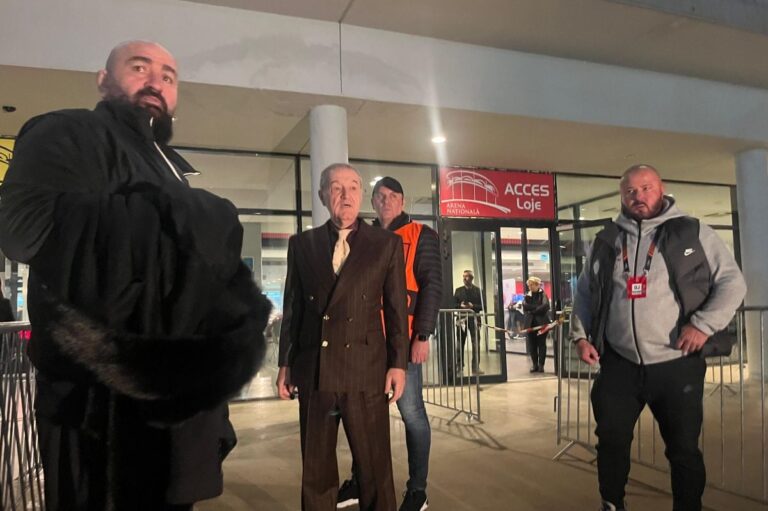 live            Regal FCSB – Manchester United, cu peste 50.000 de oameni pe Arena Națională » Gigi Becali a ajuns la stadion. Cele mai noi informații dintr-o seară istorică