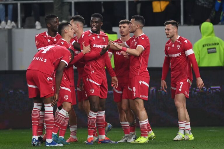 BREAKING NEWS                    Rapid vrea să-i fure titularul incontestabil lui Dinamo! L-a contactat pe agentul fotbalistului pentru un transfer la rivali