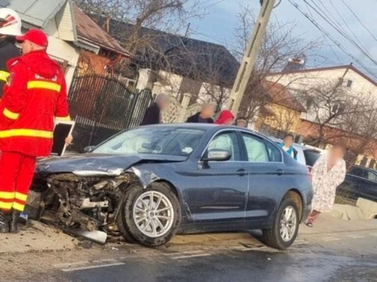 Directorul DSVSA Olt, implicat într-un eveniment rutier. Două mașini au fost avariate