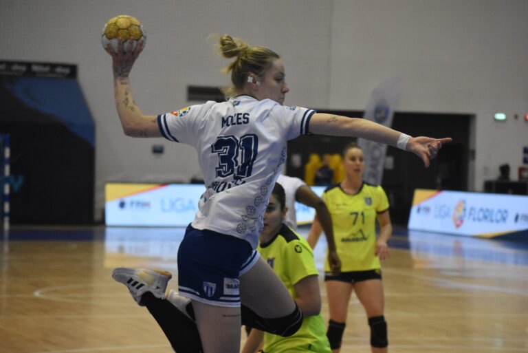 Handbal (f) / Să legăm victoriile! SCMU Craiova a plecat după puncte la Iași