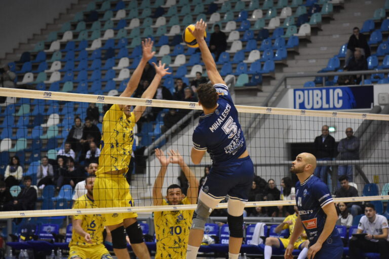 Volei (m) / Nu ne-a ieșit nimic! SCMU Craiova a pierdut la zero derbiul cu Brașov