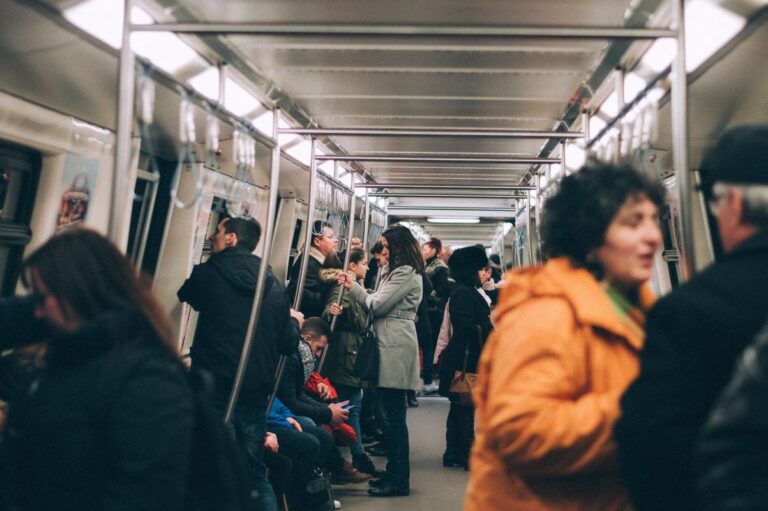 Prețurile abonamentelor la metrou cresc de la 1 ianuarie 2025. Noile tarife valabile și pentru studenți publicate în Monitorul Oficial