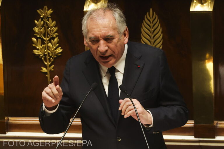 Sistemul educațional francez „joacă soarta elevilor prea devreme”, spune premierul François Bayrou, care reclamă examenul de intrare la liceu și admiterea centralizată la facultate