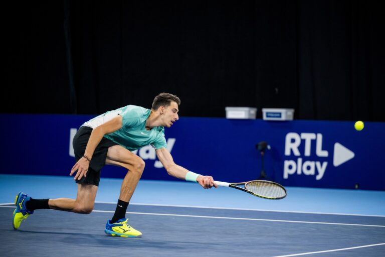 Victor Cornea și Theo Arribage, calificați în semifinale la Quimper