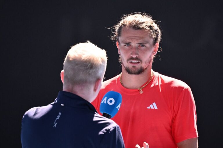 VIDEO                    Zverev a fost chemat la microfon, în timp ce Novak Djokovic era huiduit de spectatori » Reacția finalistului de la Australian Open 2025