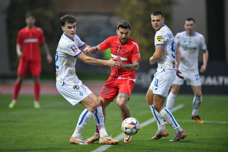live video                    FCSB – Dinamo Kiev se joacă ACUM: două goluri după gafe uriașe în defensivă » Campioana României forțează: 6 schimbări în minutul 64, au intrat titularii