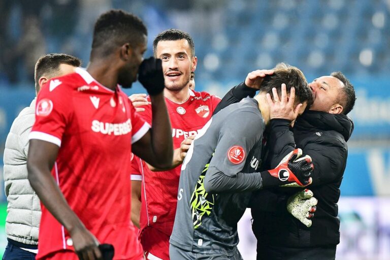 VIDEO+FOTO                    Imaginile surprinse pe gazon, imediat după fluierul final: „Ești cel mai bun din Europa!”
