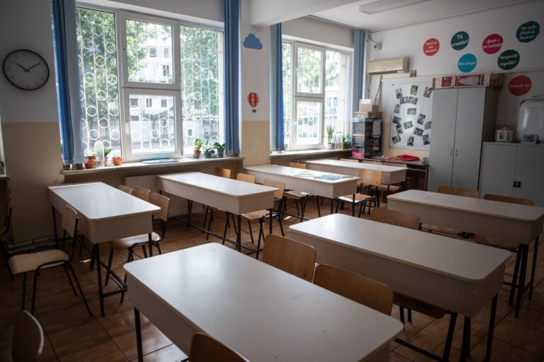 OFICIAL Scade la 24 numărul elevilor într-o clasă de a IX-a, real și uman, din septembrie, față de 26 în prezent / Măsura are un potențial impact major asupra admiterii la liceu
