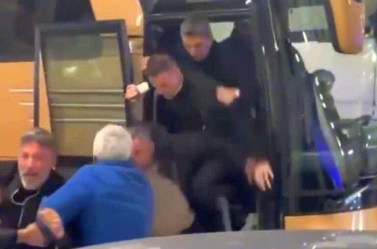Răzvan Lucescu a comentat scenele reprobabile când a plonjat din autocar: „Spun adevărul și asta nu convine”