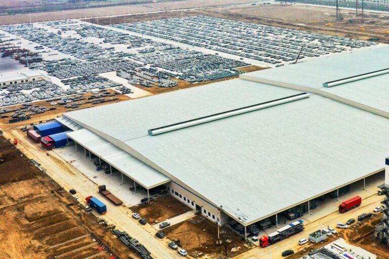 FOTO                    Istorie în Europa: Tesla, depășită pentru prima dată la vânzările de mașini electrice! Cine este noua regină din piața auto