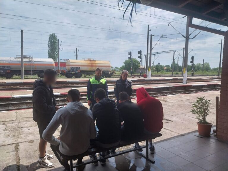 Polițiștii olteni, acțiune pentru siguranța elevilor și prevenirea comportamentelor de risc în școli