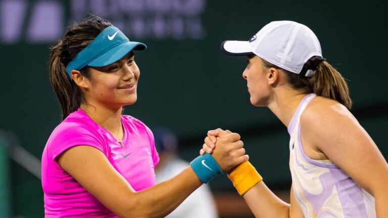 Emma Răducanu, doar trei game-uri câştigate în faţa Igăi Swiatek, la Roland Garros