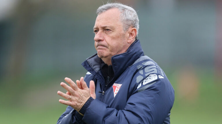 Mircea Rednic nu mai este antrenorul echipei UTA Arad