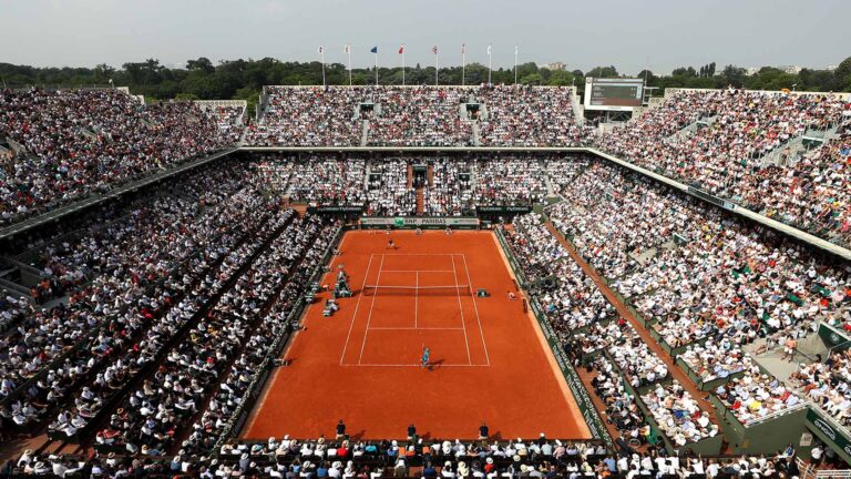 Patru români intră azi pe terenurile de la Roland Garros