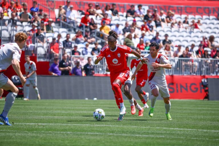 EXCLUSIV                    SUA bagă bani publici în fotbal? » Românul din America face o comparație cu țara noastră