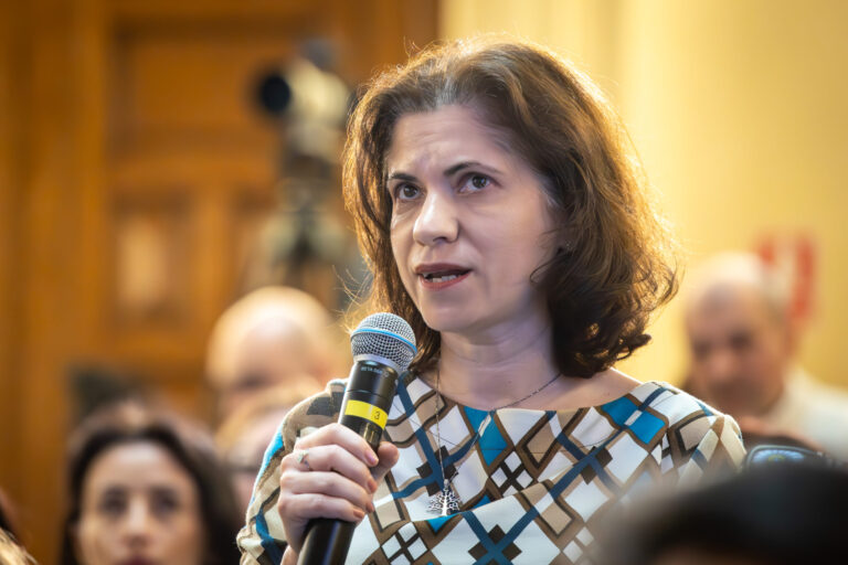 Op Ed / Profesoara Iuliana Șerban: Priorități de fațadă. Nu va mai lua nimeni ore suplimentare în condițiile prăbușirii costului la plata cu ora. Creșterea normei didactice va duce la oboseală și demotivare. În acest moment, sistemul de educație este în comă