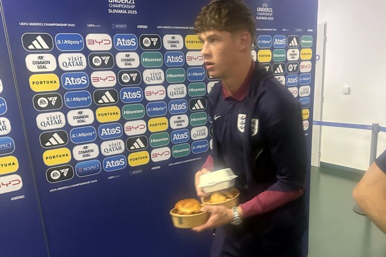 CORESPONDENȚĂ DIN SLOVACIA            Incredibil ce au mâncat vedetele de zeci de milioane de euro din Premier League după victoria cu Cehia U21! » Părerea specialistului: „E o bombă inflamatorie”