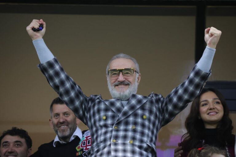 BREAKING NEWS                    Dennis Politic, acord cu FCSB! Reacția lui Gigi Becali: „Da, e adevărat!”