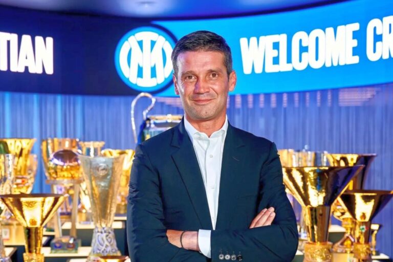 OFICIAL                    Zi istorică: Cristi Chivu este noul antrenor al lui Inter!