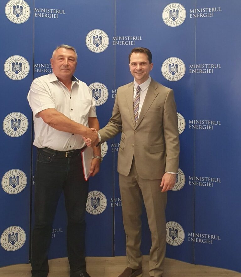 Comuna Morunglav investește în energie verde. Contract de aproape 875.000 lei semnat pentru panouri fotovoltaice