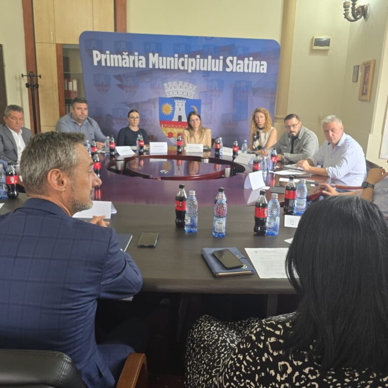 Primăria Slatina face primul pas spre o economie locală sustenabilă. Dialog deschis între administrație, mediul de afaceri și cel universitar
