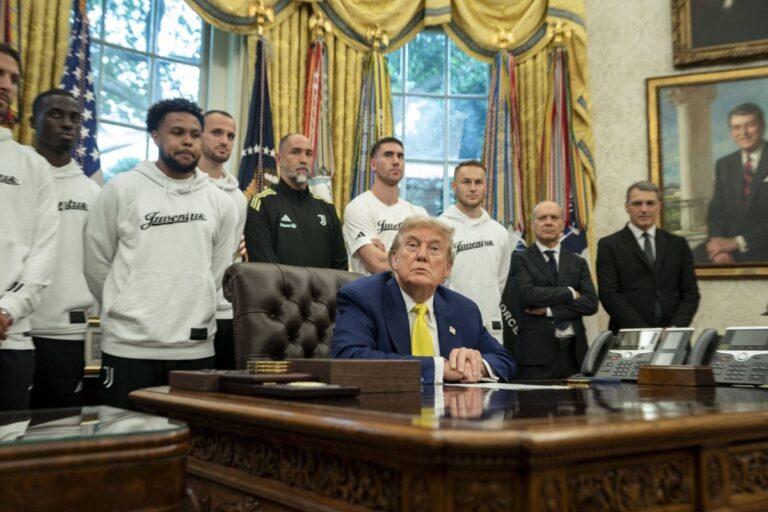 De față cu jucătorii lui Juventus, Trump a vorbit despre războiul Israel – Iran și femeile transgender: întrebarea care i-a amuțit pe italieni