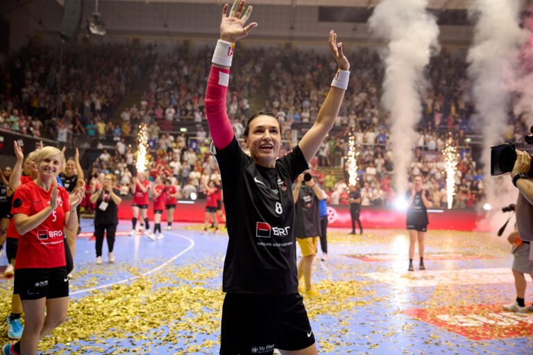 Handbal (f) | Cristina Neagu s-a retras în aplauze şi după o gală de 10