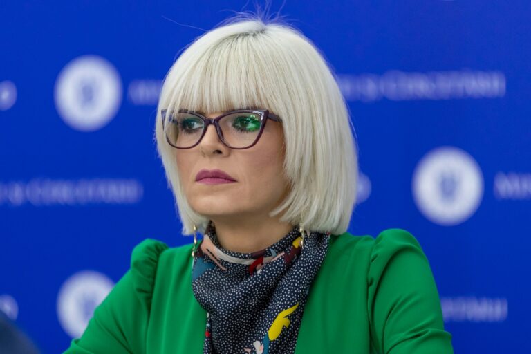 Ioana Lazăr a fost detașată pentru a zecea oară consecutiv pe postul de secretar general al Ministerului Educației, pentru încă 6 luni, de această dată la propunerea ministrului Daniel David