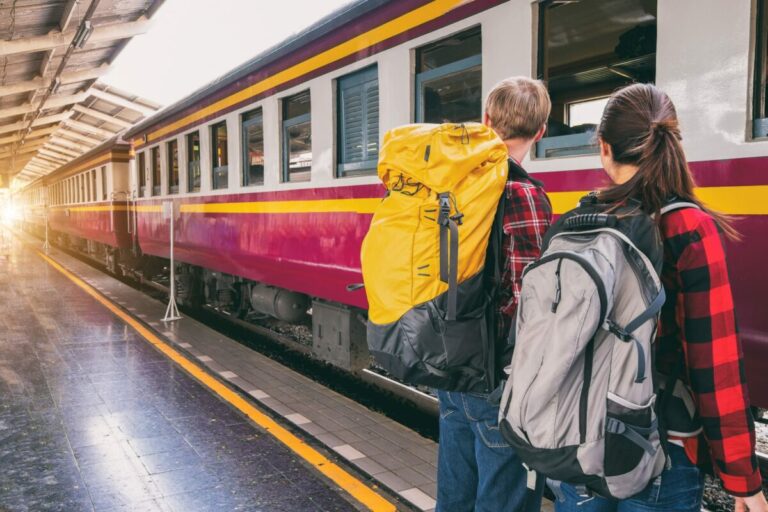 Alianța organizațiilor studențești critică Hotărârea de Guvern privind transportul cu trenul pentru studenți: vine foarte târziu, omite categorii de studenți, e nevoie de eliminarea „măsurii de austeritate total nejustificate” și de revenirea la reducerea de 90% pe toate rutele