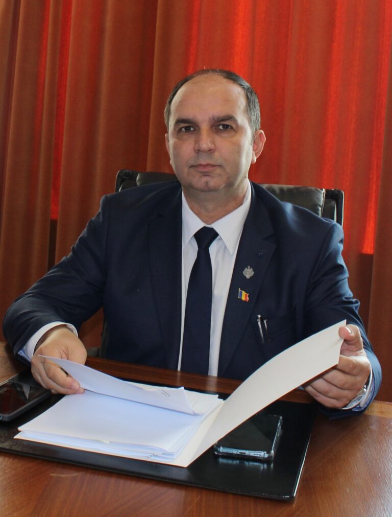 Deputatul Mihai-Adrian Țiu: „Educația continuă să supraviețuiască prin vocația dascălilor, nu prin grija politicienilor”