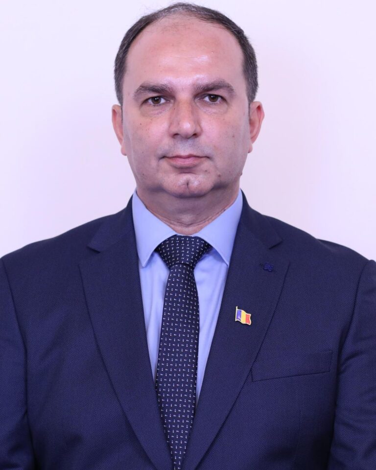 Deputat S.O.S. ROMÂNIA de Olt, Țiu Mihai-Adrian: ”La mulți ani tuturor dascălilor din România”
