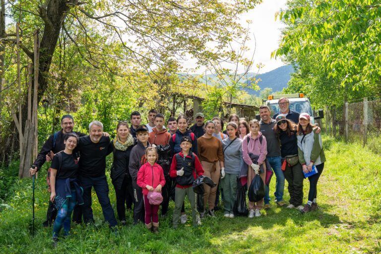Ziua Bună pe Via Transilvanica – lecția „pe viu” de educație pentru mediu, prin cea mai amplă acțiune de voluntariat de pe Via / Alin Ușeriu: Așa mi-aș dori să fie țara mea: să ne implicăm, să facem curățenie, să avem un dialog permanent, să ne dăm Bună Ziua