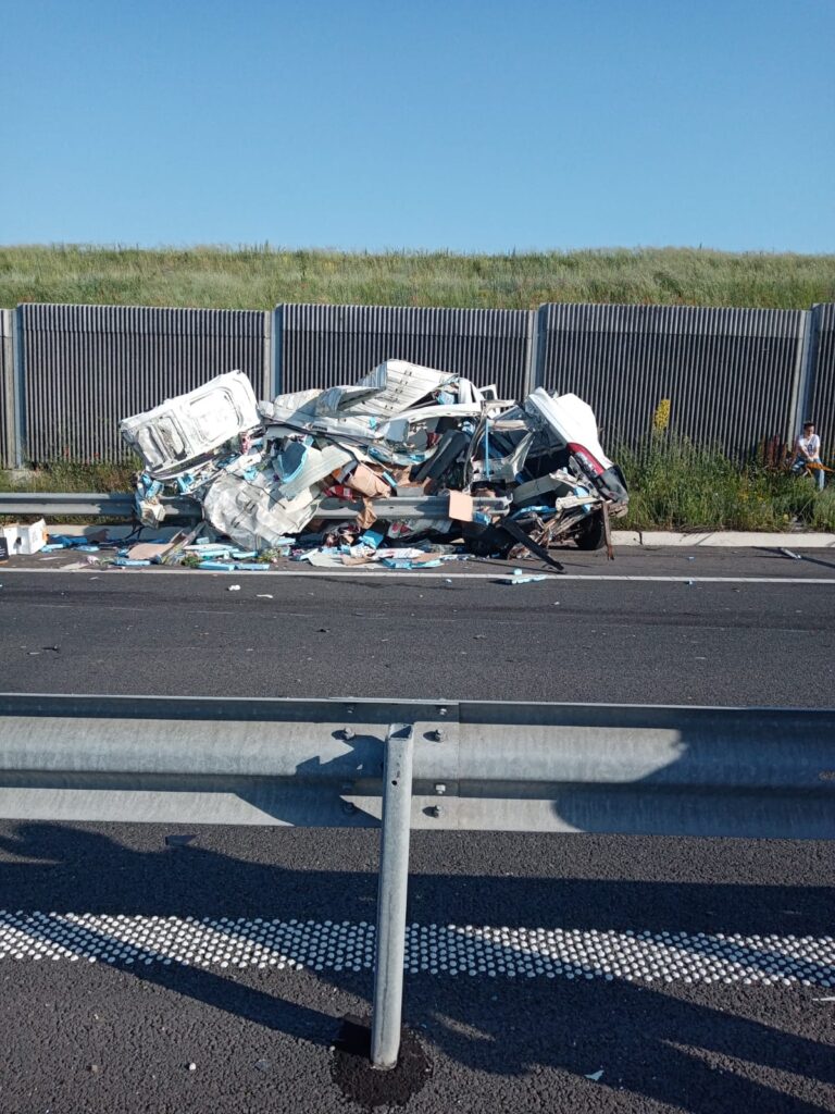 Traficul blocat pe Drumul Expres. Acident grav, în dreptul localității Milcov
