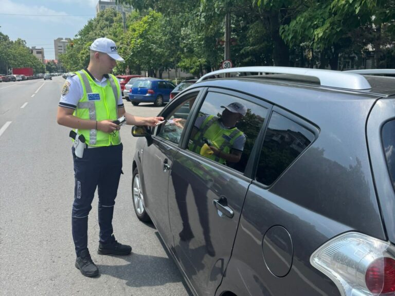 Peste 350 de amenzi și 36 de permise reținute. Acțiuni în forță ale polițiștilor olteni pentru siguranța cetățenilor