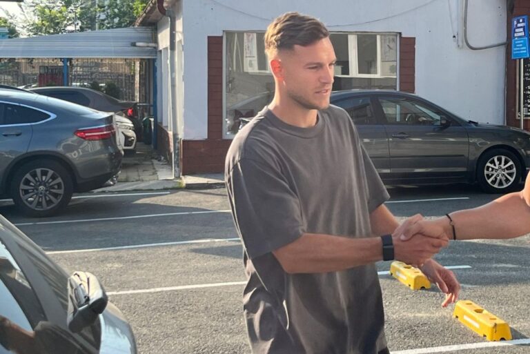 FOTO                    Jucătorii de la FCSB au efectuat vizita medicală  » Fostul dinamovist Dennis Politic a fost prezent, apariția zilei pentru Ștefănescu